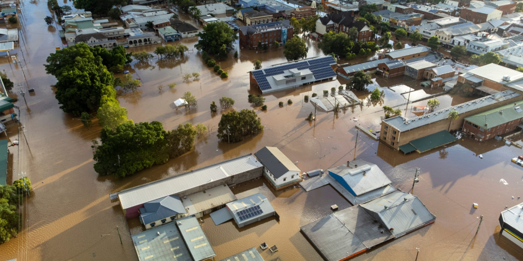 Rappresentazione visiva dell'articolo: Milleproroghe 2026: 

rinvio dell’obbligo delle polizze catastrofali per le imprese